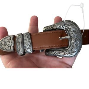 Brushed silver buckle smooth leather belt